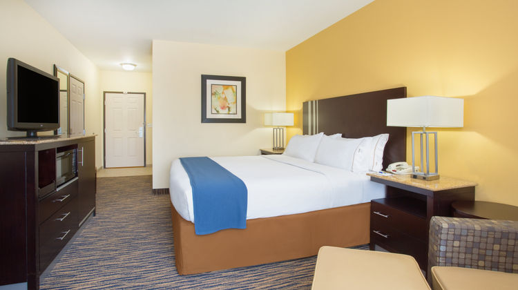 Holiday Inn Express & Suites Thornton Room