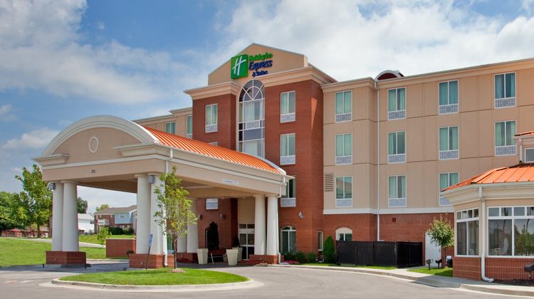 Holiday Inn Express & Suites Kansas City Exterior