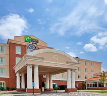 Holiday Inn Express & Suites Kansas City Exterior