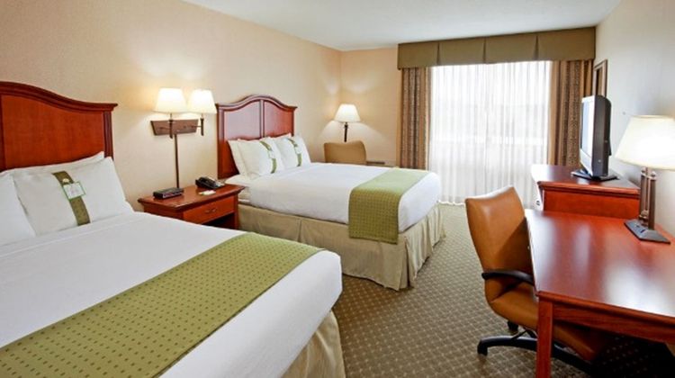 Holiday Inn & Suites Lafayette North Room