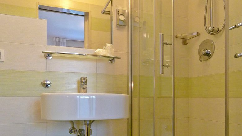 <b>Hotel Olympia Room</b>. Images powered by <a href="https://www.leonardoworldwide.com/" title="Leonardo Worldwide" target="_blank">Leonardo</a>.