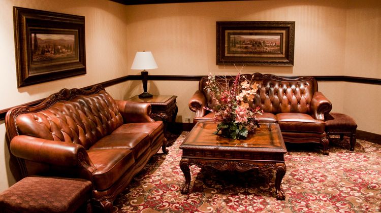 Holiday Inn Express & Suites Mentor Lobby