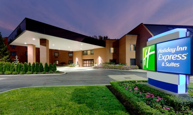 Holiday Inn Express & Suites Mentor Exterior