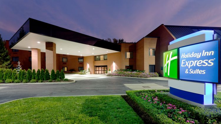 Holiday Inn Express & Suites Mentor Exterior