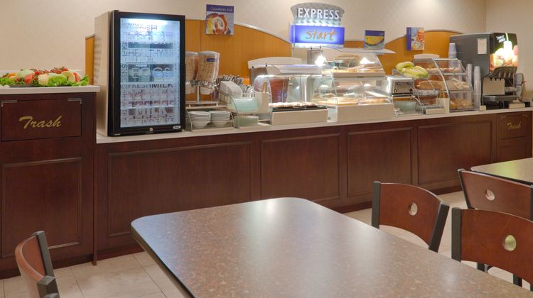 Holiday Inn Express & Suites Mentor Restaurant