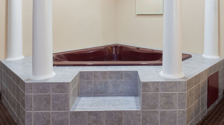 Holiday Inn Express Suite