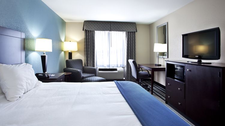 Holiday Inn Express Hotel & Suites Room