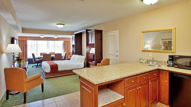 Holiday Inn Express Hotel & Suites Suite