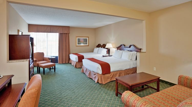 Holiday Inn Express Hotel & Suites Room