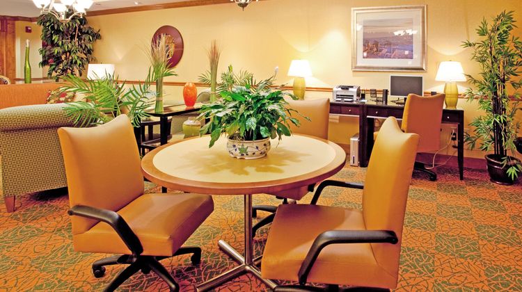 Holiday Inn Express/Suites Charleston-N Lobby