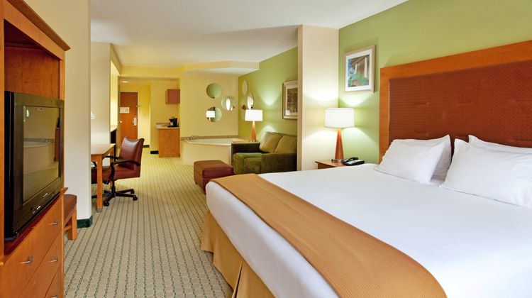 Holiday Inn Express/Suites Charleston-N Suite