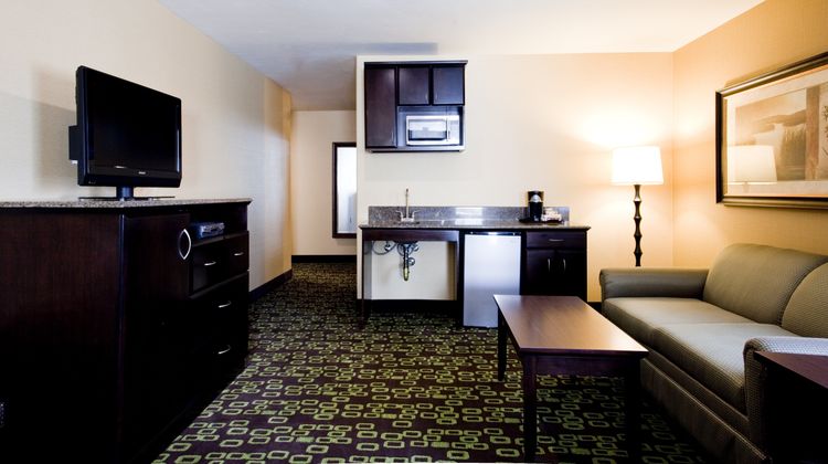 Holiday Inn Express Hotel & Suites Suite