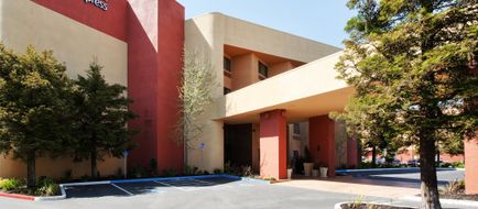Holiday Inn Express Exterior