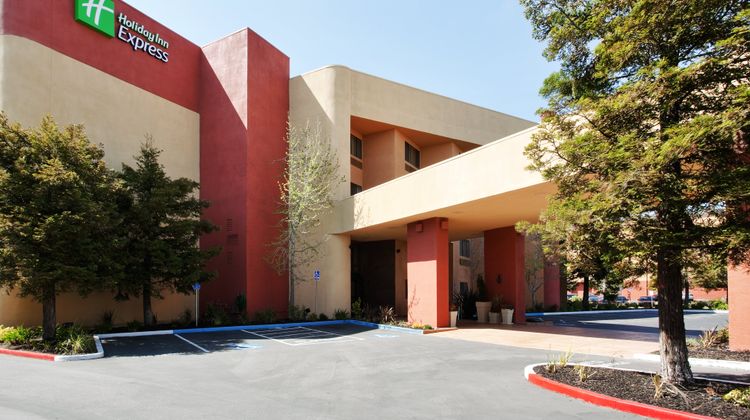Holiday Inn Express Exterior