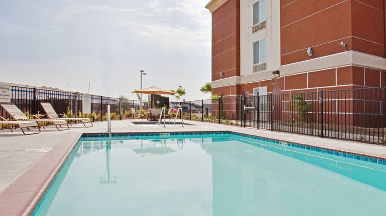 Holiday Inn Express Hotel & Suites West Pool