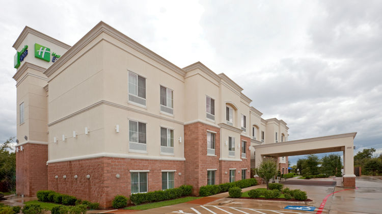 Holiday Inn Express Exterior