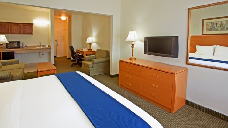 Holiday Inn Express & Suites Columbus Suite