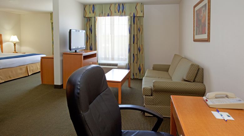 <b>Holiday Inn Express & Suites Columbus Suite</b>. Images powered by <a href="https://www.leonardoworldwide.com/" title="Leonardo Worldwide" target="_blank">Leonardo</a>.
