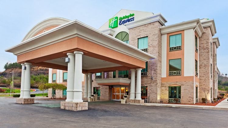 Holiday Inn Express & Suites Exterior