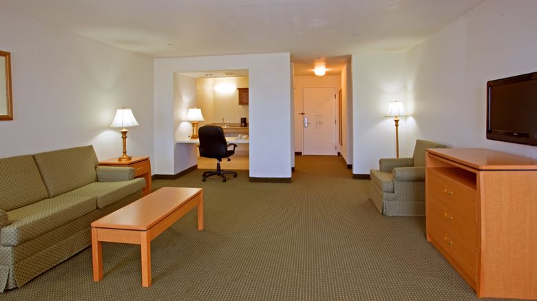<b>Holiday Inn Express & Suites Columbus Suite</b>. Images powered by <a href="https://www.leonardoworldwide.com/" title="Leonardo Worldwide" target="_blank">Leonardo</a>.