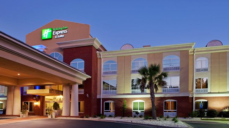 Holiday Inn Express Hotel & Suites Exterior