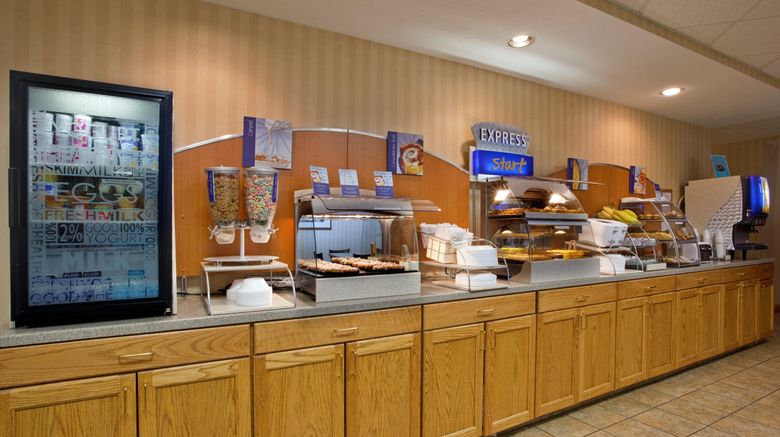 <b>Holiday Inn Express Mount Pleasant Restaurant</b>. Images powered by <a href="https://www.leonardoworldwide.com/" title="Leonardo Worldwide" target="_blank">Leonardo</a>.