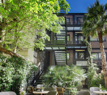 B Montmartre Exterior