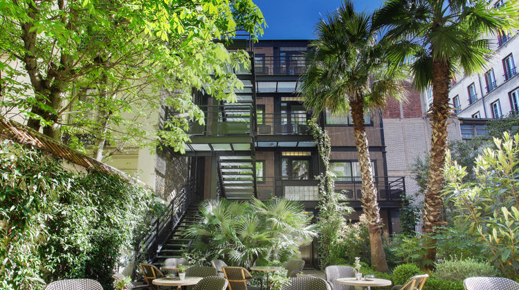 B Montmartre Exterior