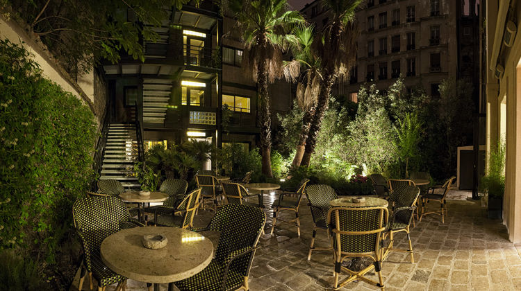 B Montmartre Exterior