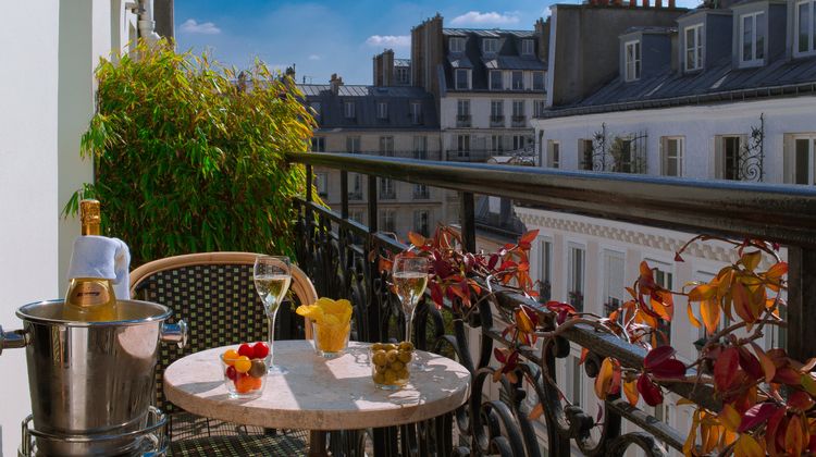 B Montmartre Room