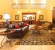 Holiday Inn Express & Suites Clarksville Lobby