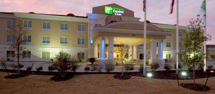 Holiday Inn Express & Suites Georgetown Exterior