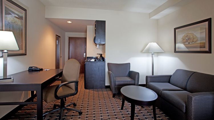 Holiday Inn Express Hotel & Suites Suite