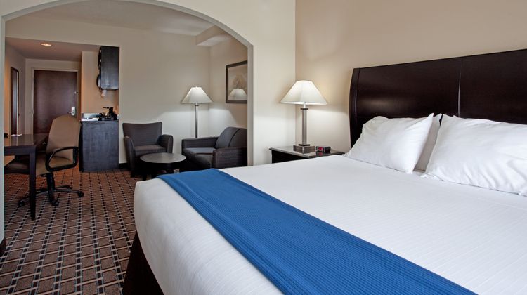 Holiday Inn Express Hotel & Suites Suite