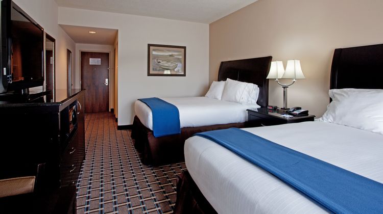 Holiday Inn Express Hotel & Suites Room