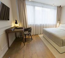 Envoy Hotel Room