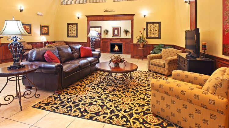 Holiday Inn Express & Suites Clarksville Lobby