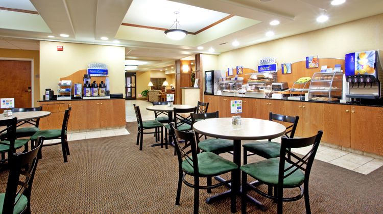 Holiday Inn Express Hotel & Suites Restaurant