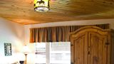 <b>Saratoga Inn Resort Room</b>. Images powered by <a href="https://www.leonardoworldwide.com/" title="Leonardo Worldwide" target="_blank">Leonardo</a>.