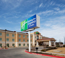 Holiday Inn Express & Suites Georgetown Exterior