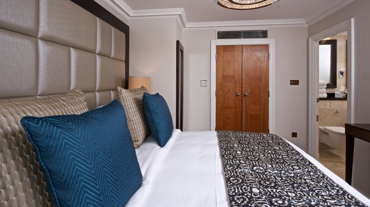 Fraser Suites Kensington Room