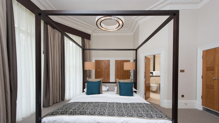 Fraser Suites Kensington Room