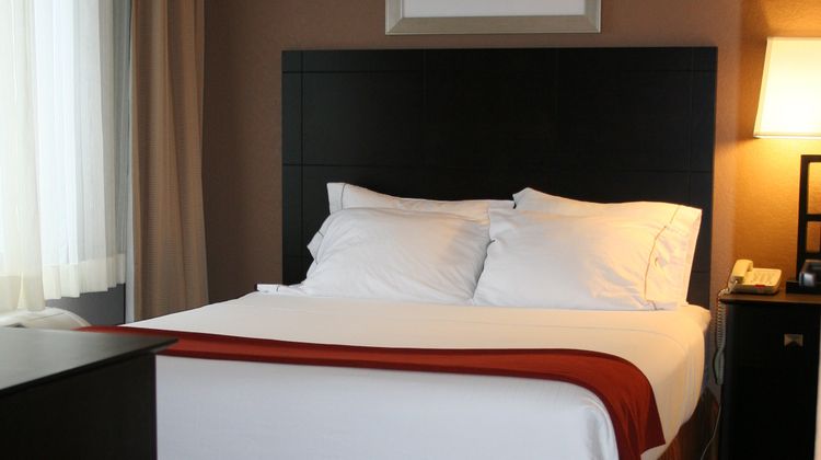Holiday Inn Express Suite