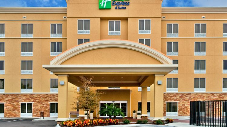 Holiday Inn Express Hotel & Suites Largo Exterior