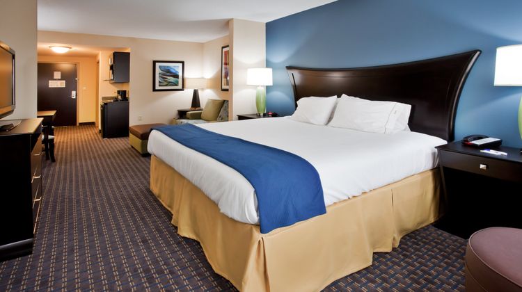 Holiday Inn Express Hotel & Suites Largo Suite