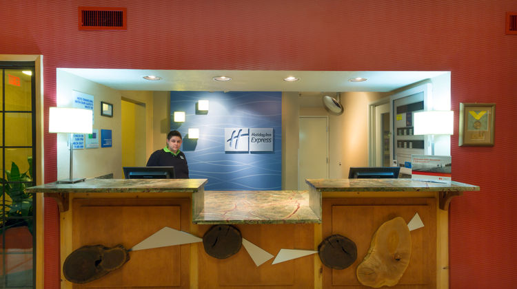 Holiday Inn Express Lobby