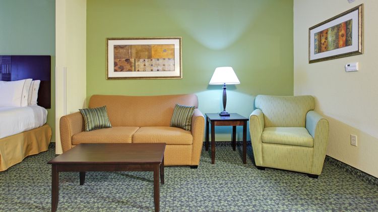 Holiday Inn Express & Suites Covington Suite