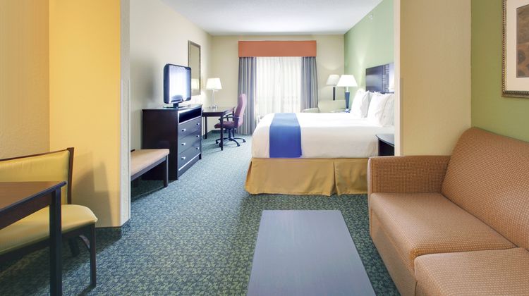 Holiday Inn Express & Suites Covington Suite