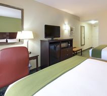 Holiday Inn Express & Suites Covington Room