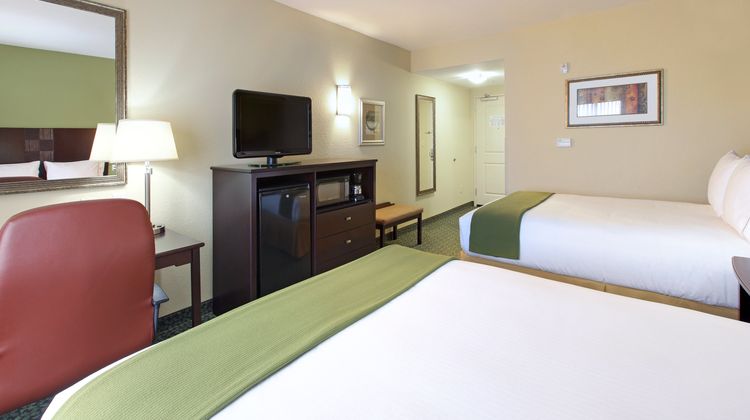 Holiday Inn Express & Suites Covington Room